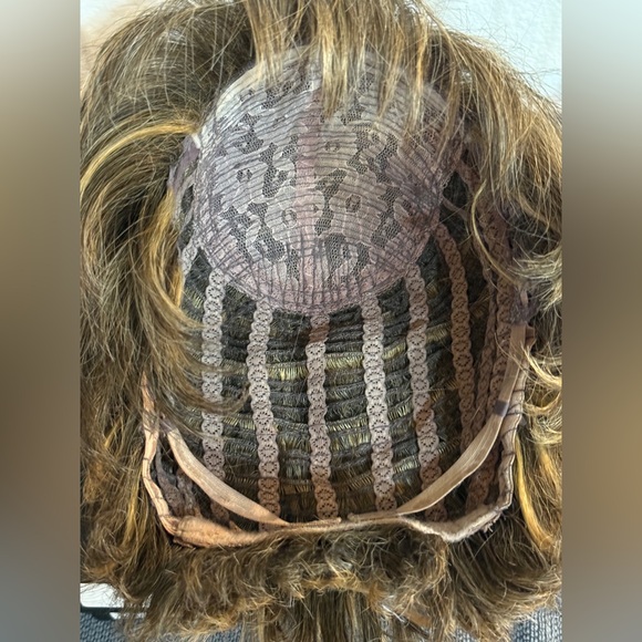 ROXY WIG, TONY OF BEVERLY, COLOR KAHLUA. Layered short Roxy. Highlights. In Box! - Picture 11 of 14